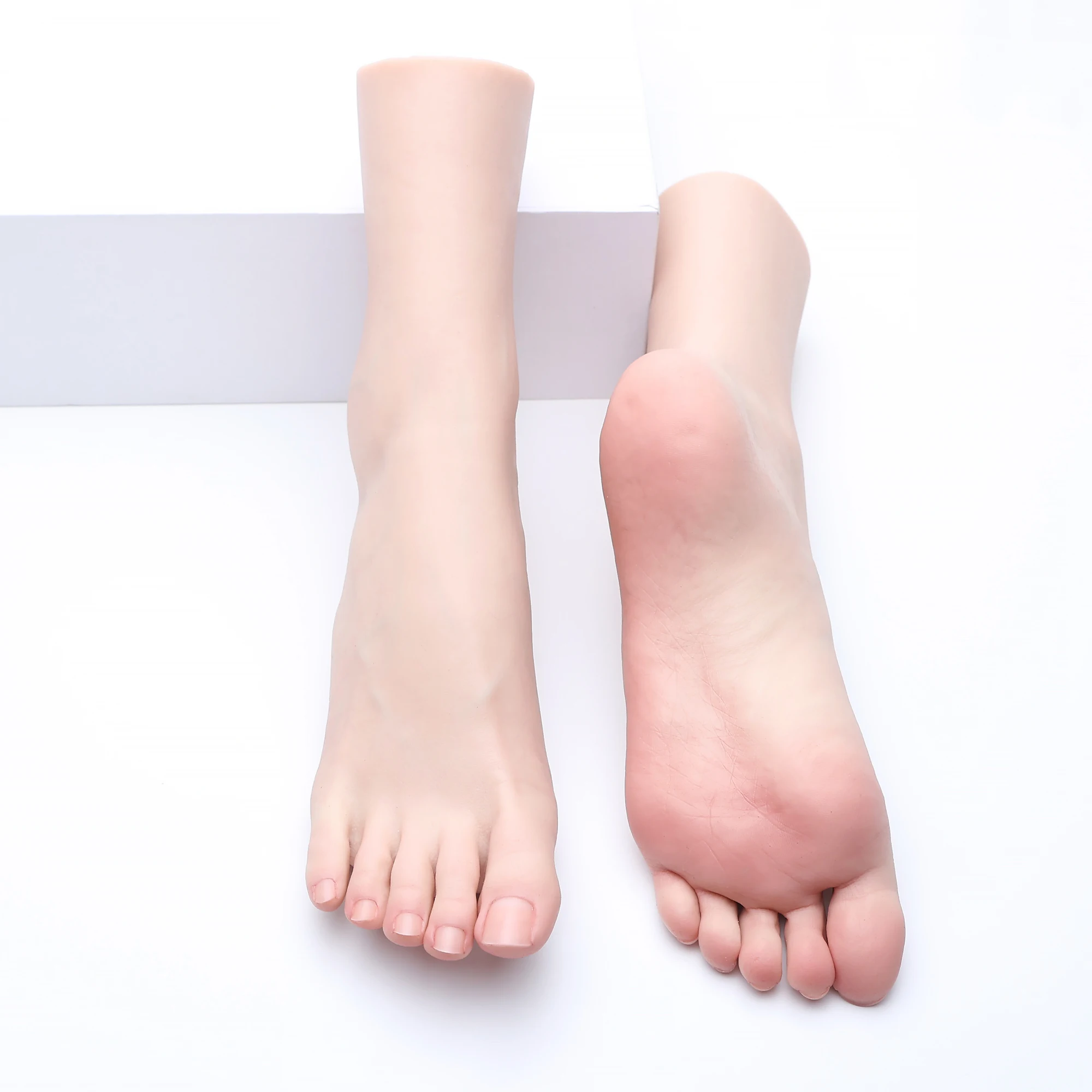 femme de bloom feet 4