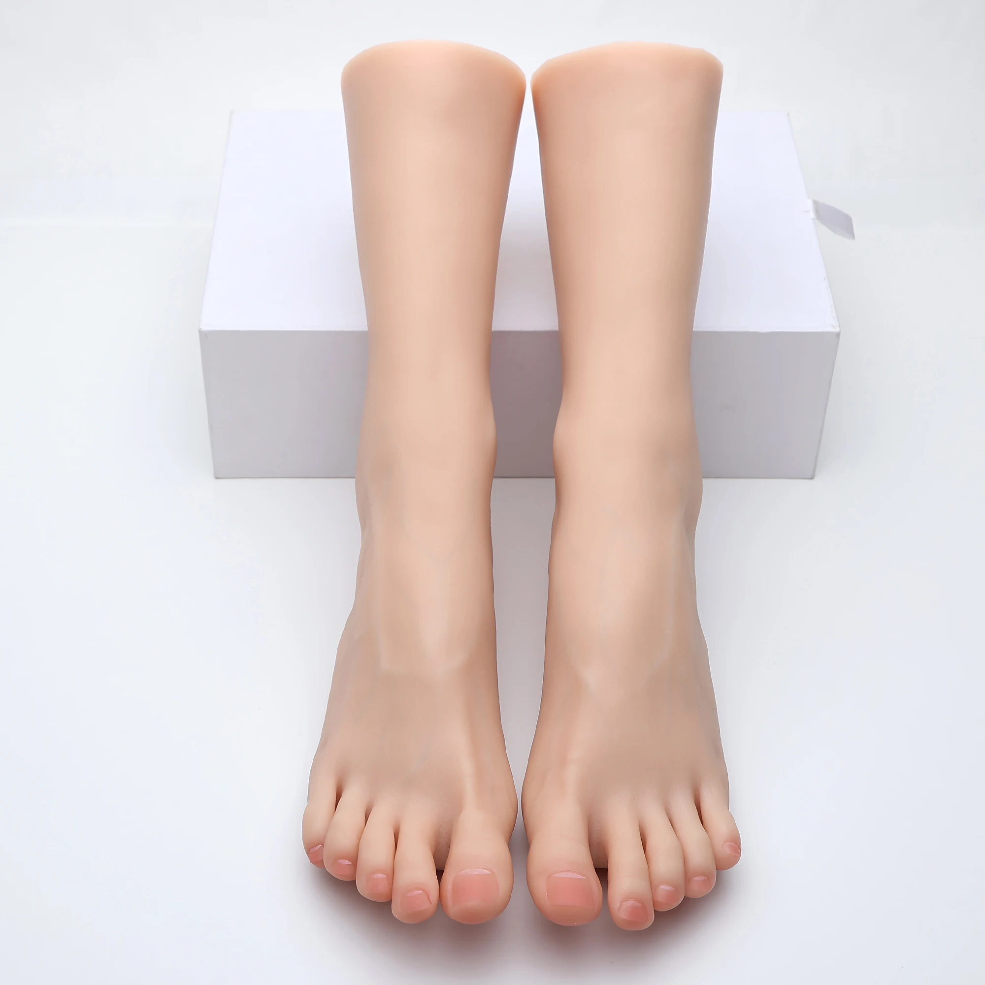 femme de bloom feet 5