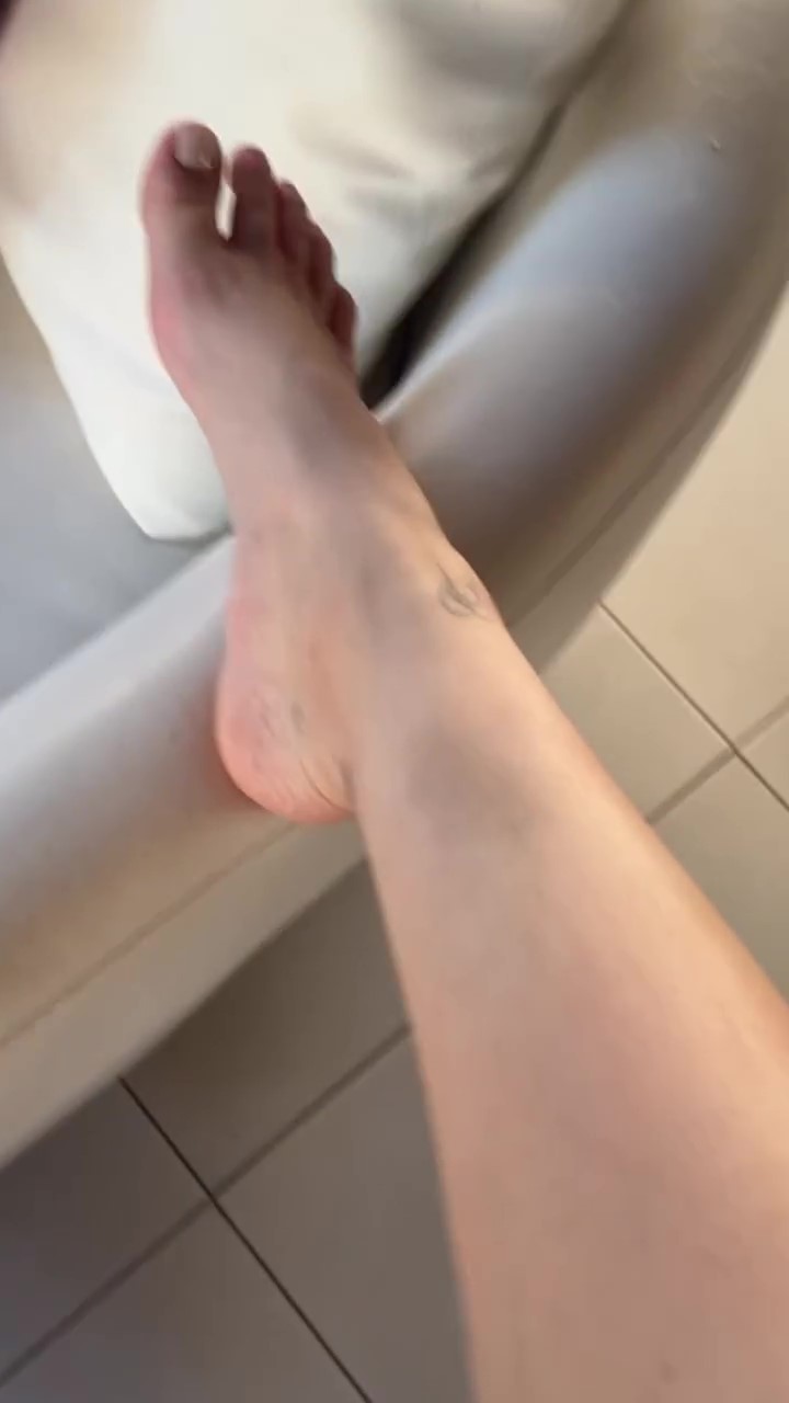 fernanda chaves feet 1