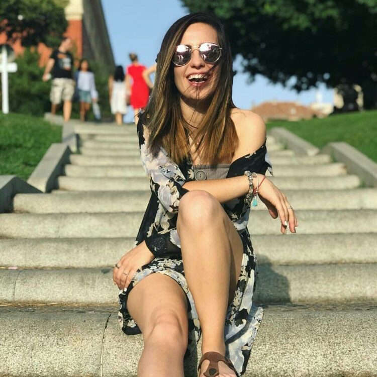 fernanda urdapilleta feet 5