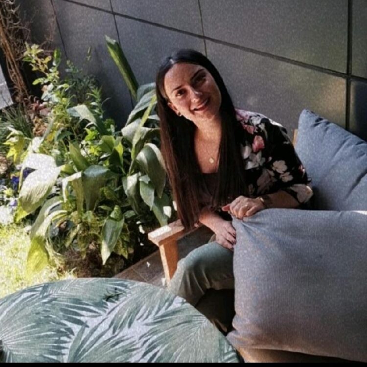 feyza bayraktar feet 5