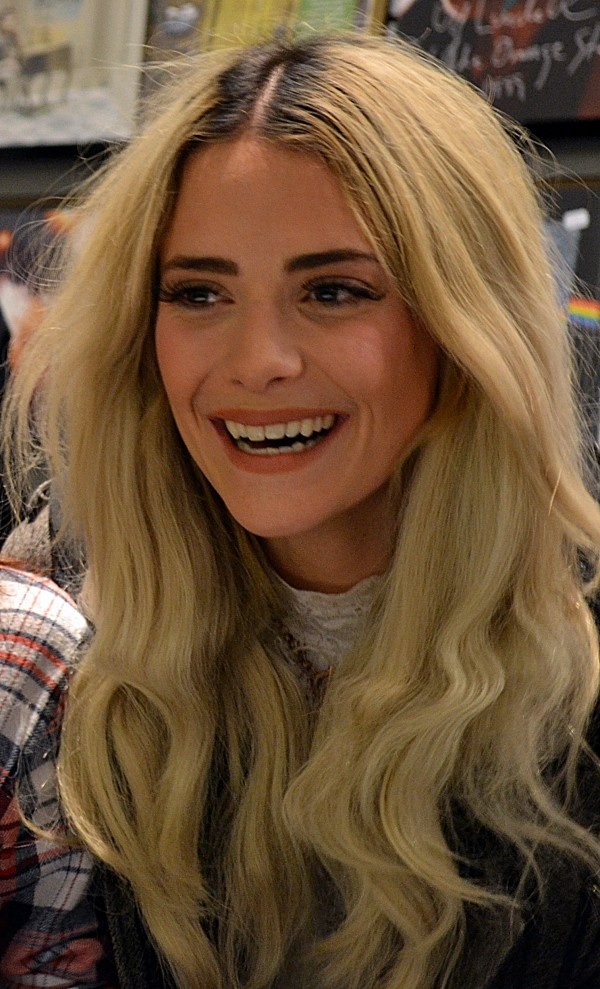 fiona fitzpatrick feet 6