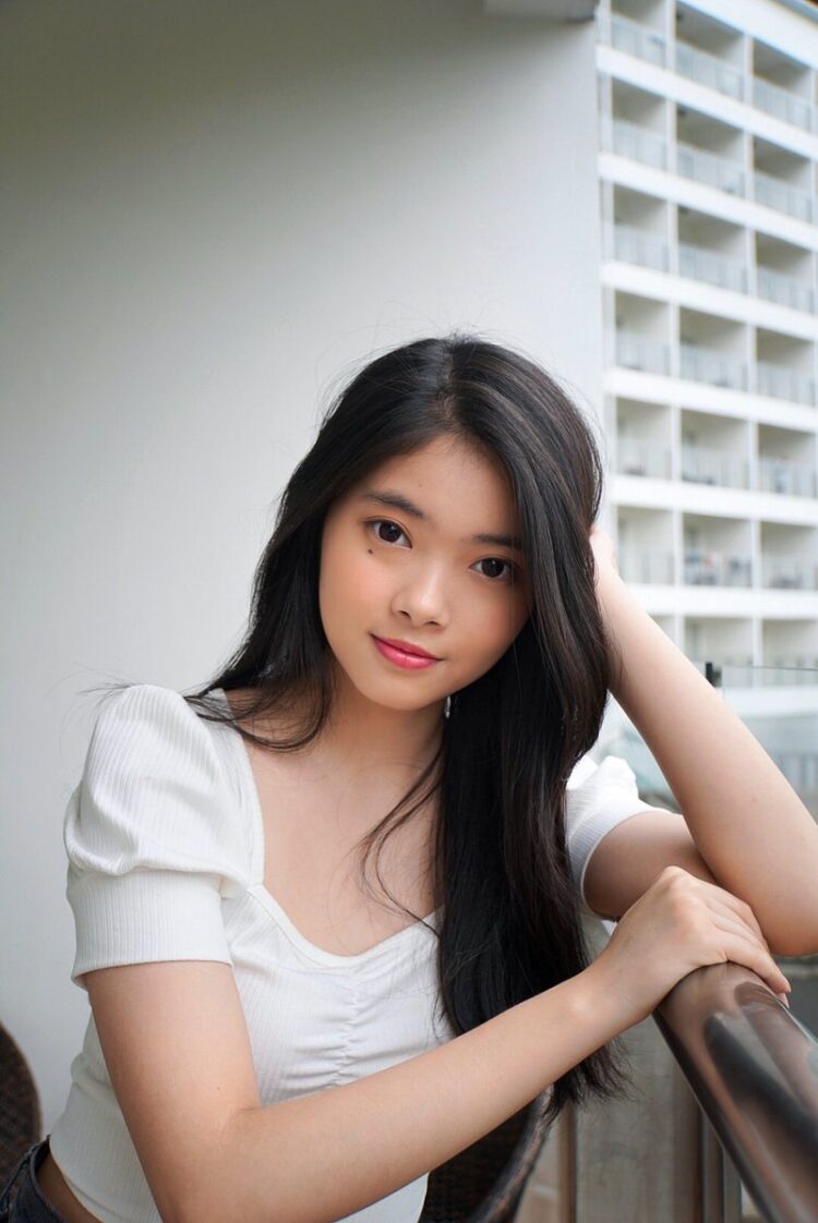 fiony alveria tantri feet 3