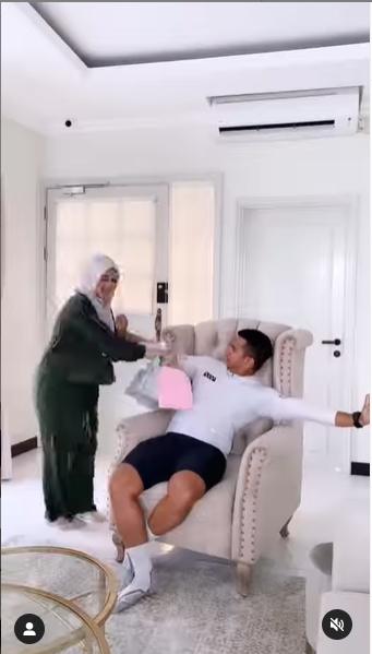 fitri tropica feet 3