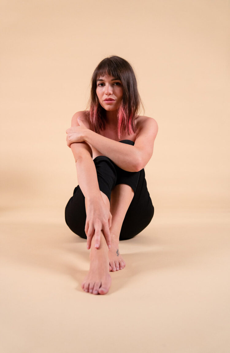 flavia malheiros feet scaled