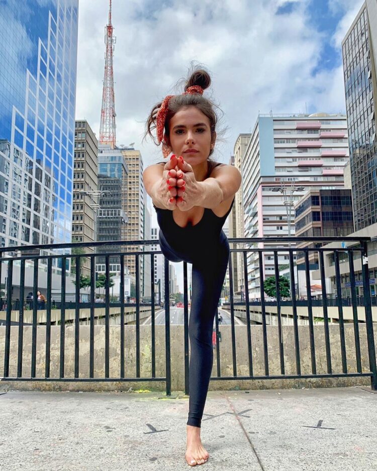 flavia martin feet 5