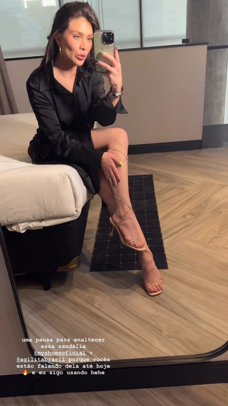 flavia pavanelli feet 3