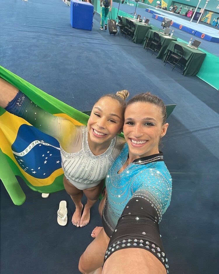 flavia saraiva feet 6