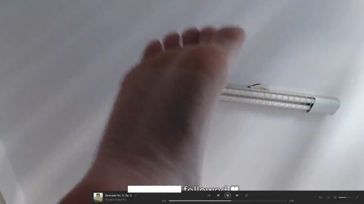 flavia sayuri feet 2