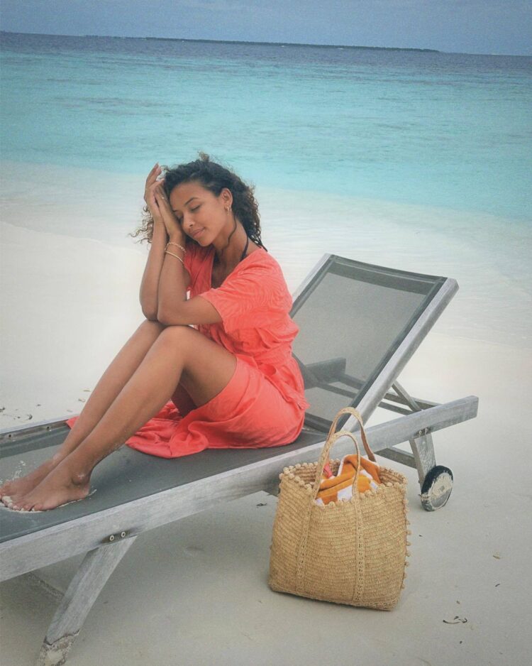 flora coquerel feet 5