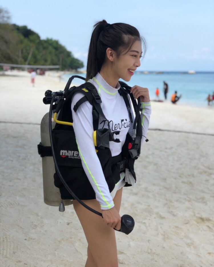 flora lee mei yun feet 2