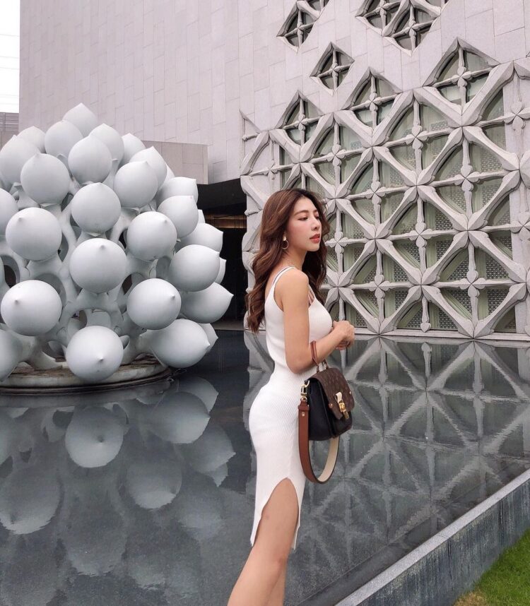 flora lee mei yun feet 5