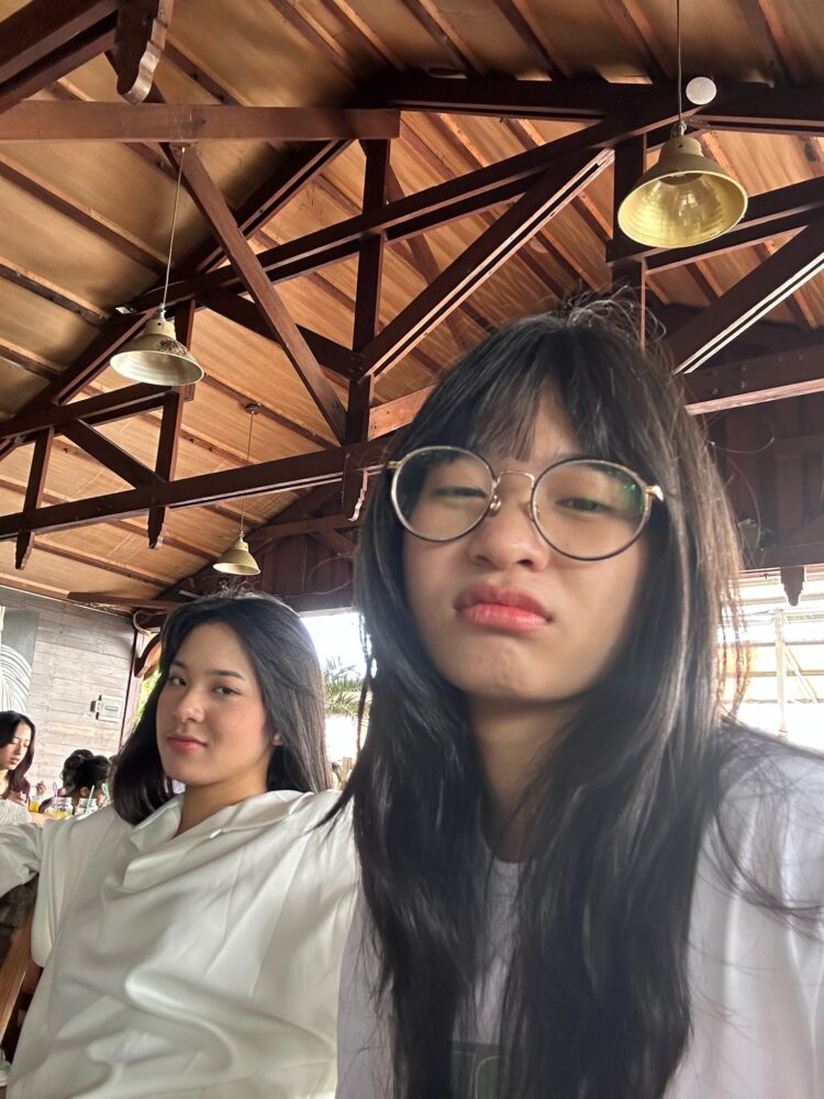 flora shafiqa riyadi feet 2