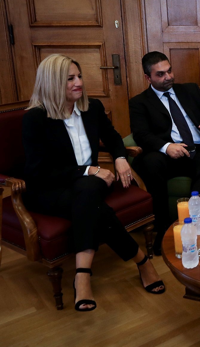 fofi gennimata feet 2