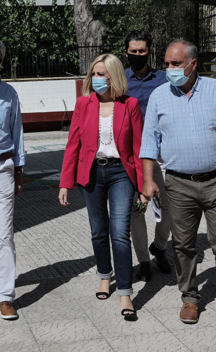 fofi gennimata feet 5