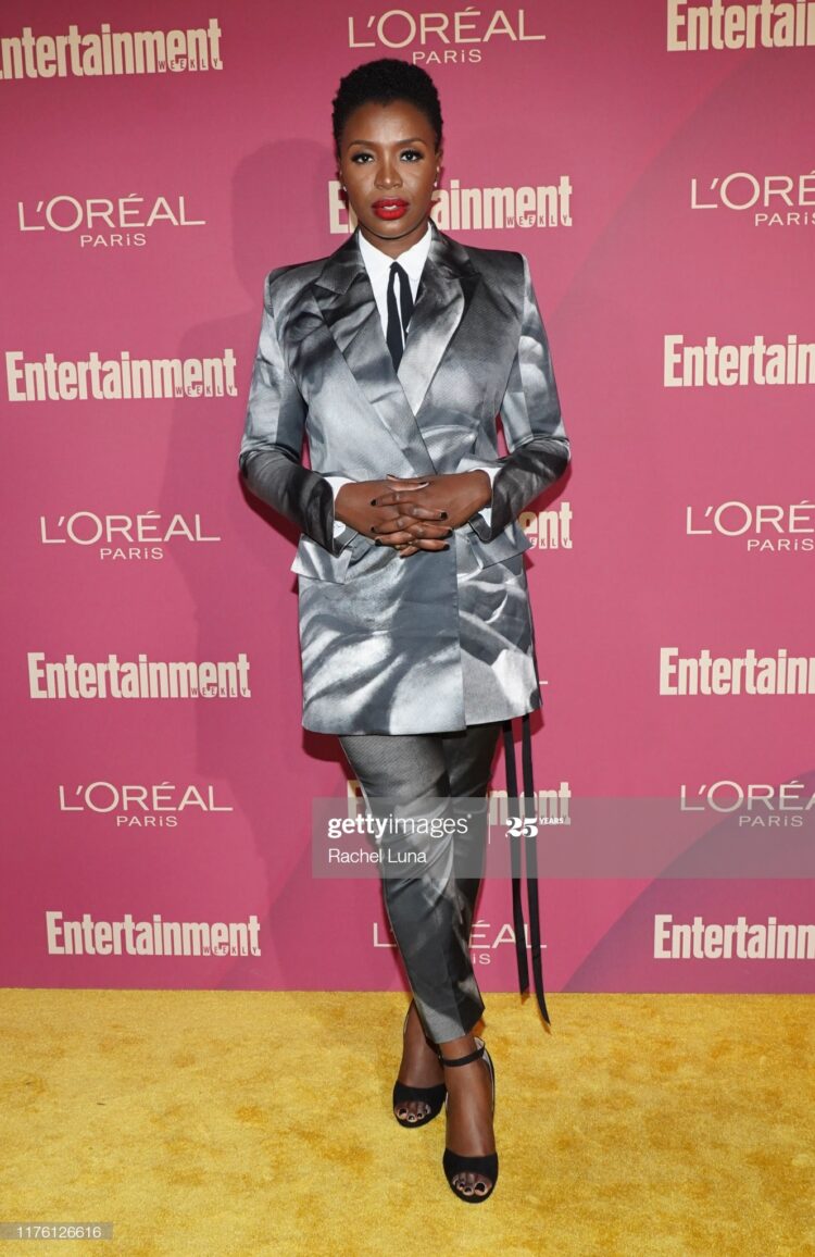 folake olowofoyeku feet 5