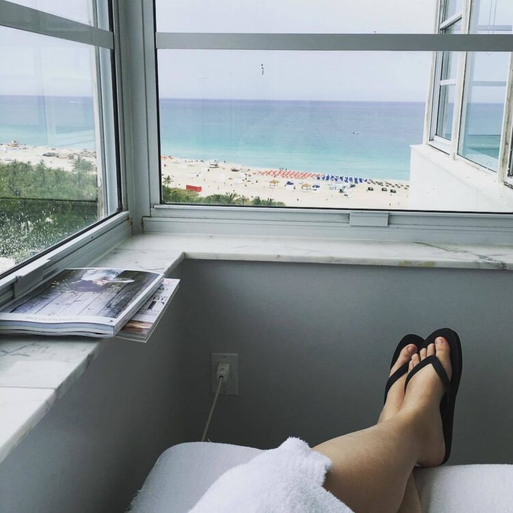 fortune feimster feet 3