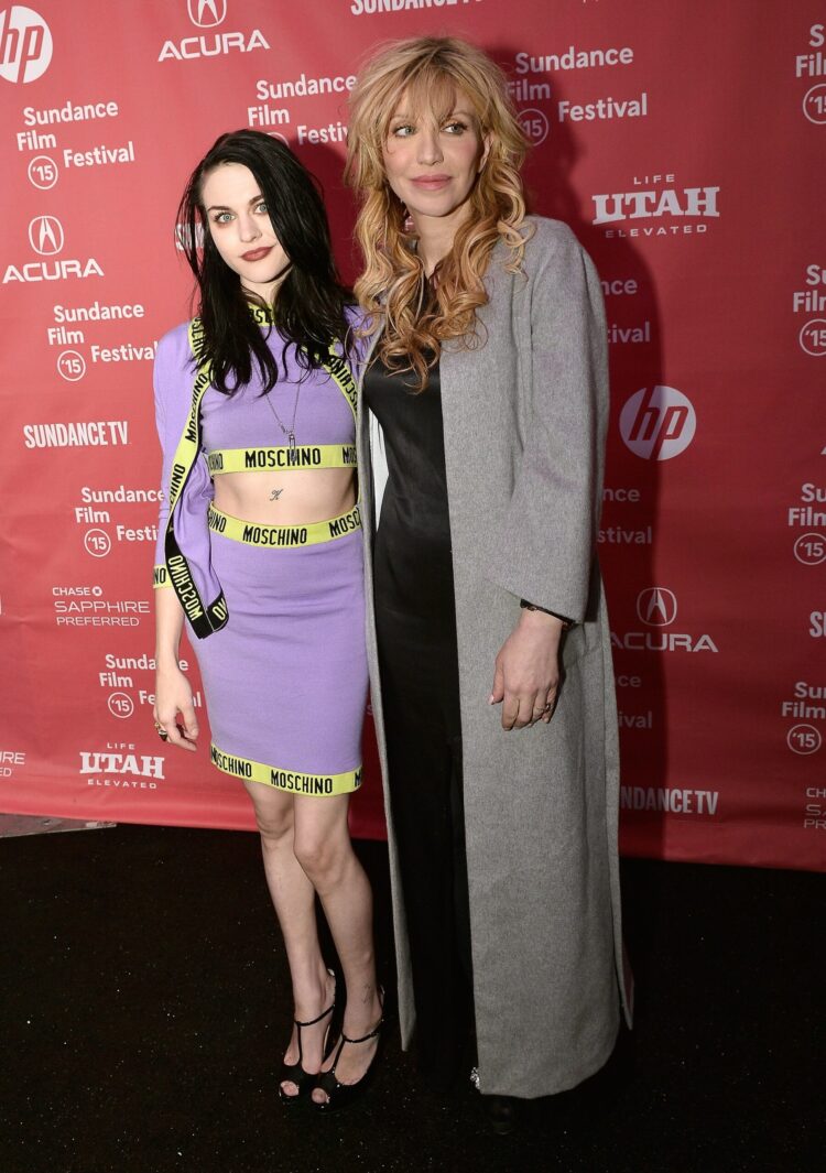 frances bean cobain feet 2 scaled