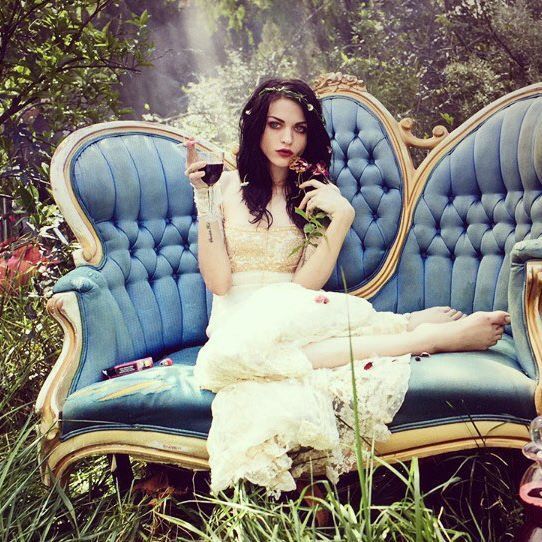 frances bean cobain feet 4