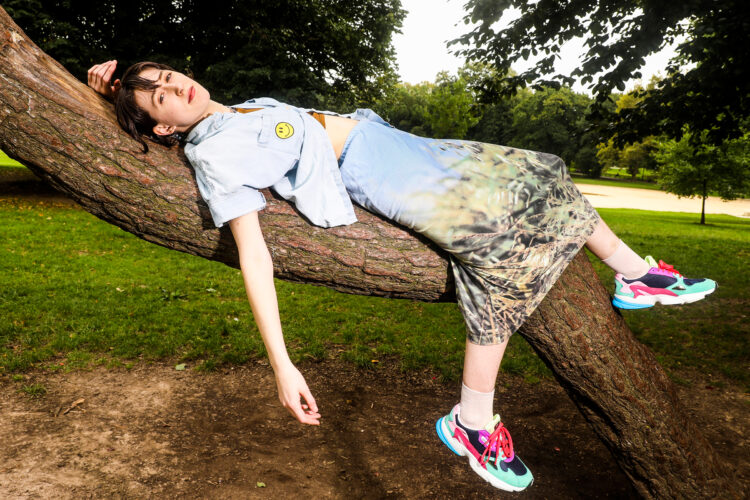 frankie cosmos feet 1