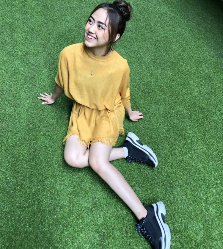 fransisca saraswati feet