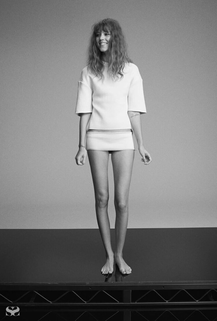 freja beha erichsen feet 5