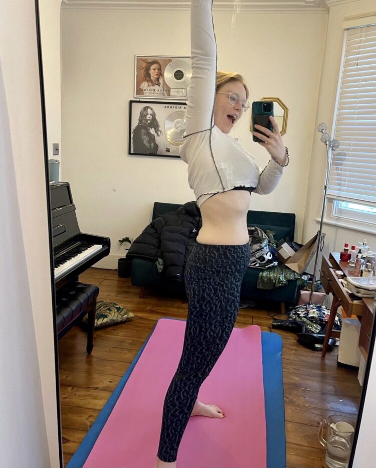 freya ridings feet 2