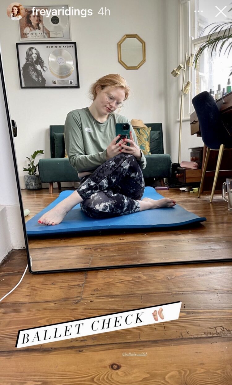 freya ridings feet 3