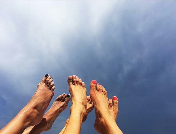 fuchsia sumner feet 6