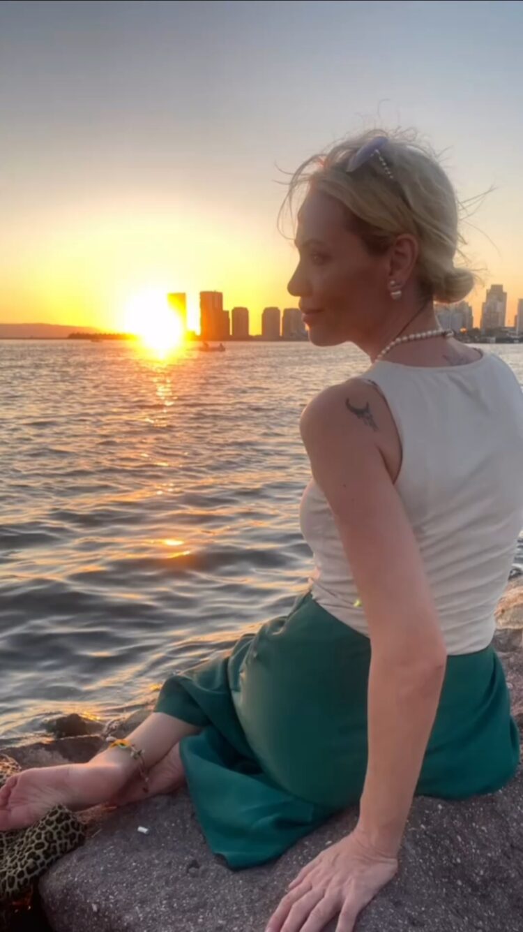 funda anika ilhan feet 1