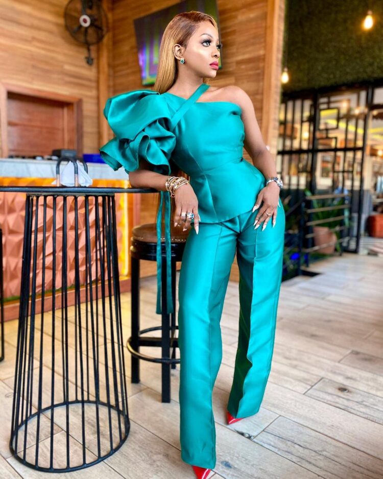 funmi alaiyemola feet 6