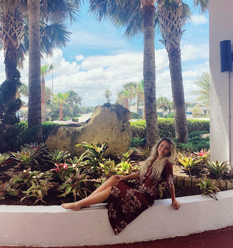 gabby barrett feet 6