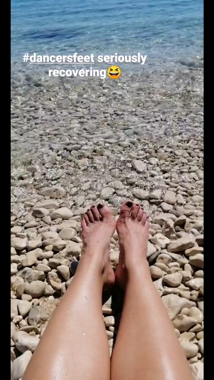 gabriela bali feet 3