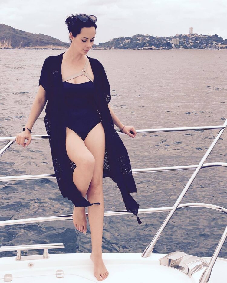 gabriela de la garza feet