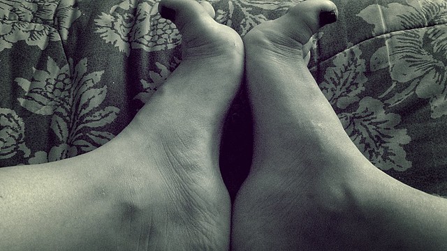 gabriela isabel feet