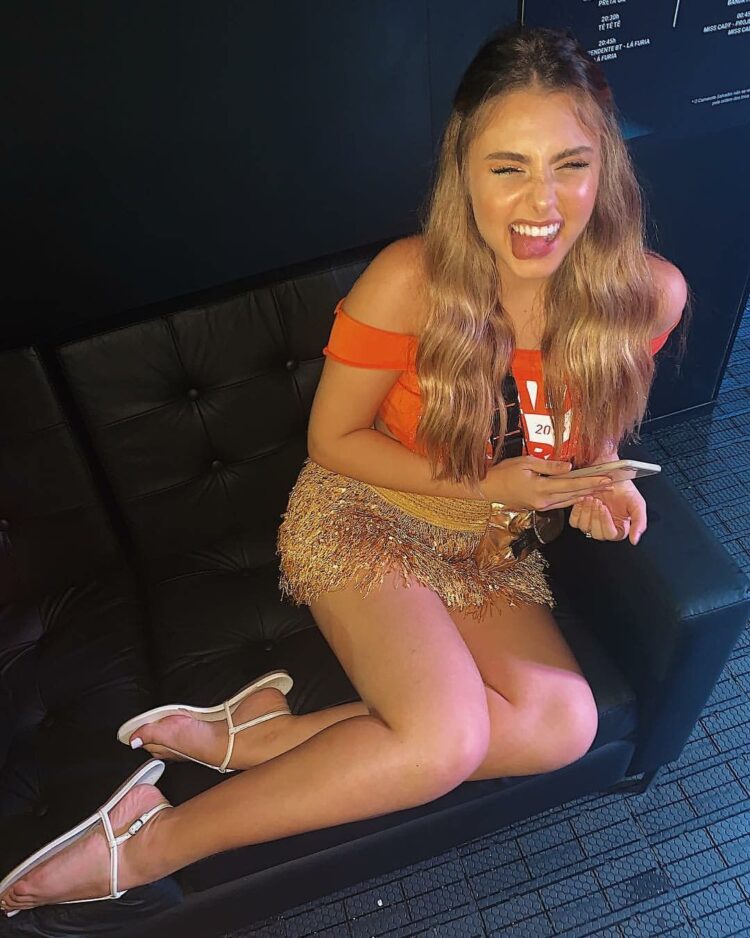 gabriela magalhaes feet 3