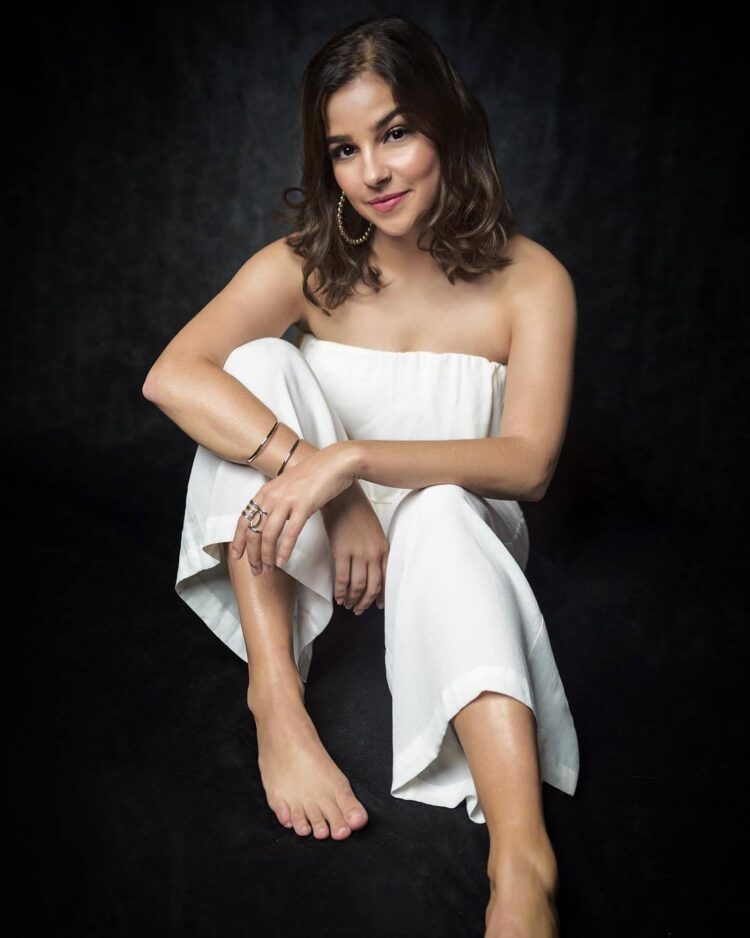 gabriela medvedovski feet