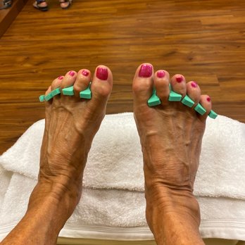 gabriela reta feet 3