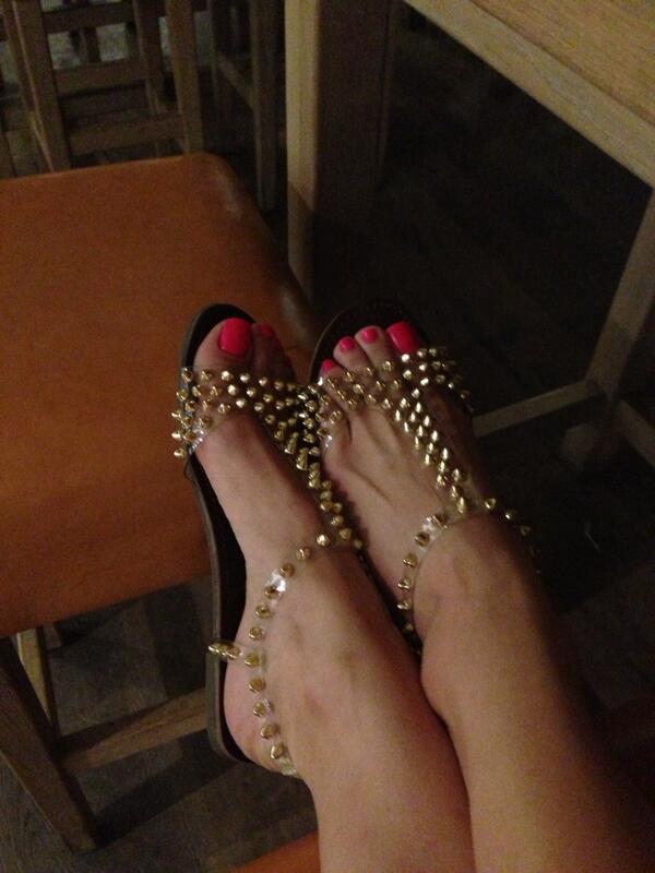 gabriela vergara feet 2