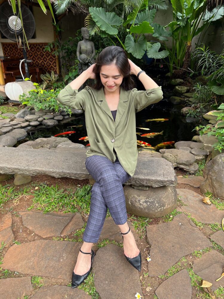 gabriela warouw feet