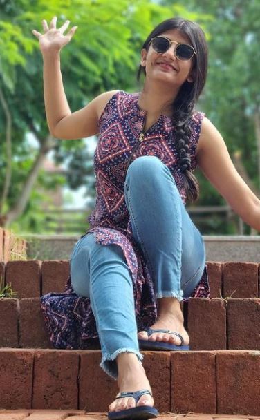 gabriella natalie charlton feet 4