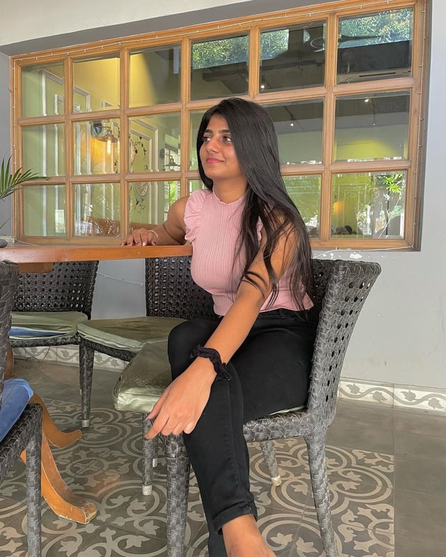 gabriella natalie charlton feet 6