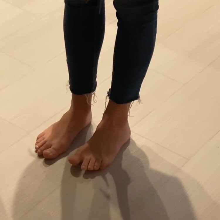 gabriella saraivah feet 5