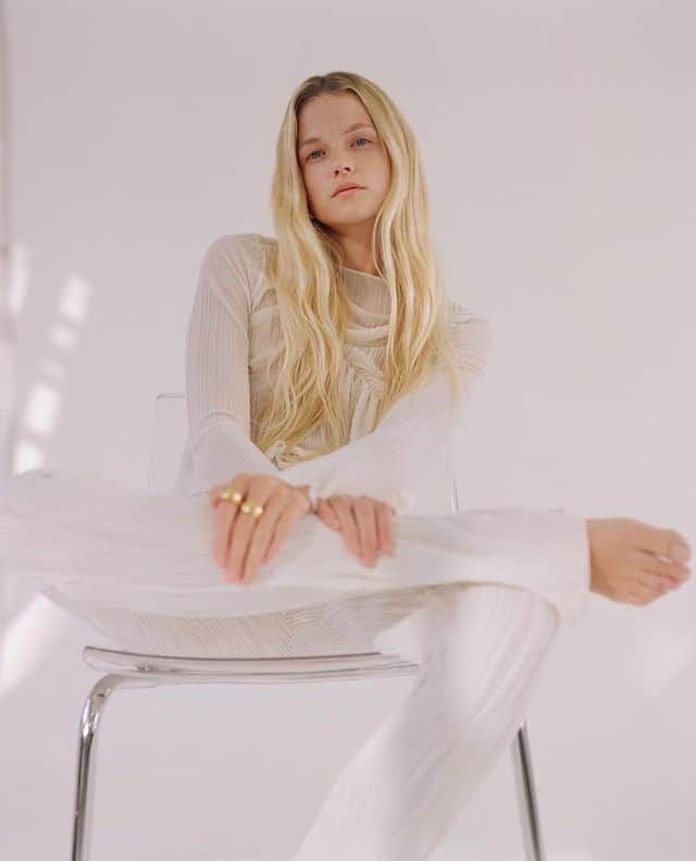 gabriella wilde feet 3