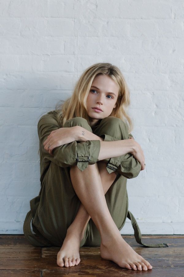 gabriella wilde feet
