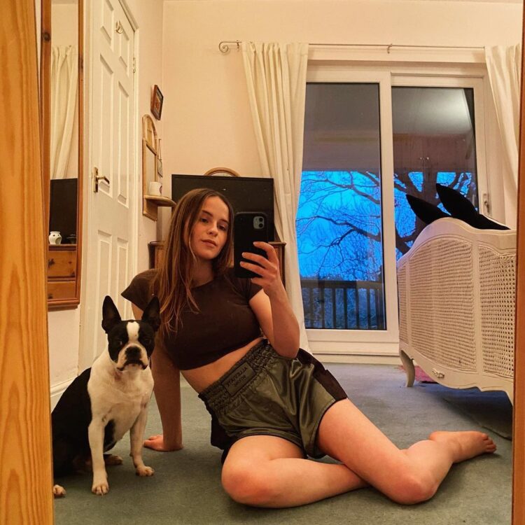 gabrielle aplin feet 2