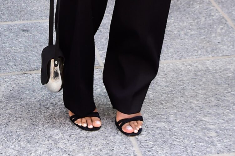 gabrielle black feet 6