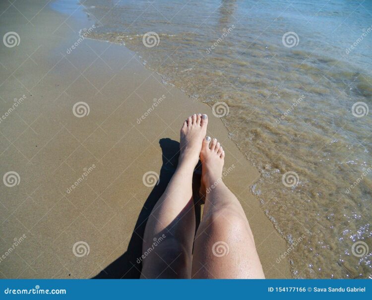 gabrielle cupp feet 4