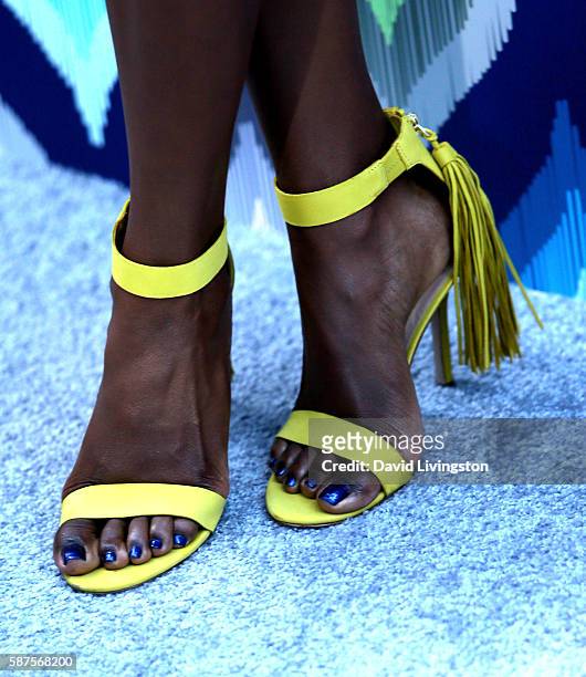 gabrielle dennis feet 3