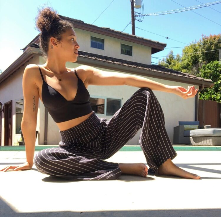 gabrielle elyse feet 5